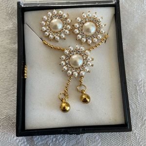 Costume jewelry necklace and earring set